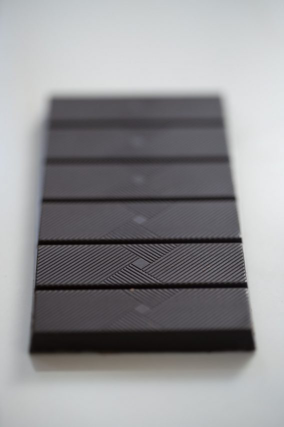 4x Tablettes chocolat noir 74% & amandes salées
